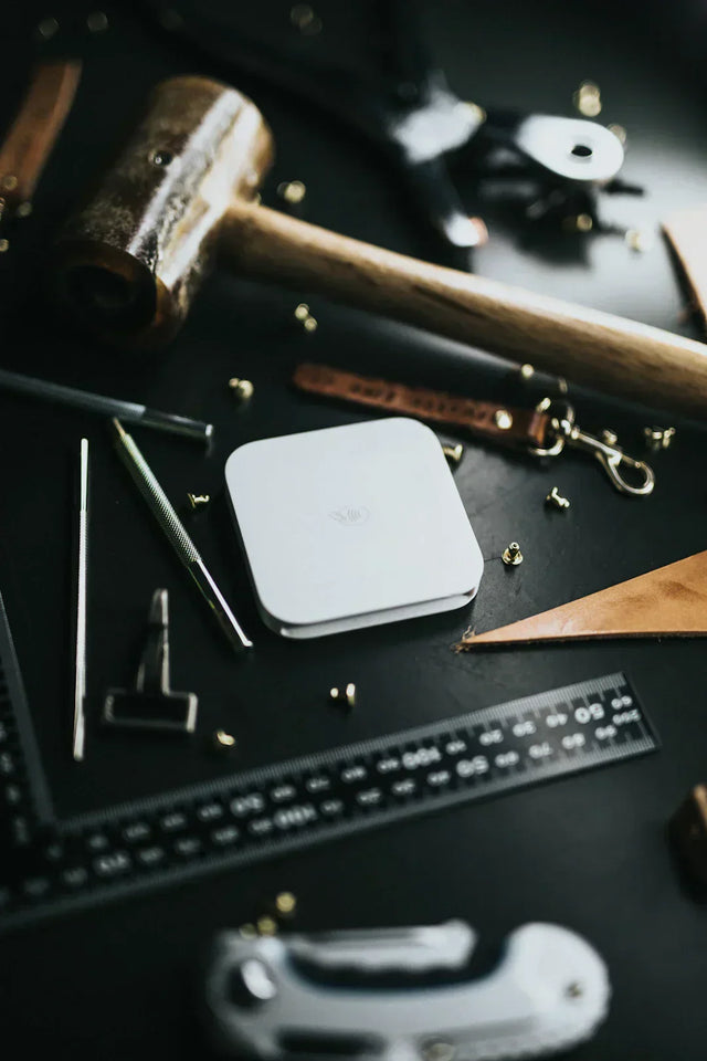 White square portable device aiding consumer behavior analysis in e-commerce