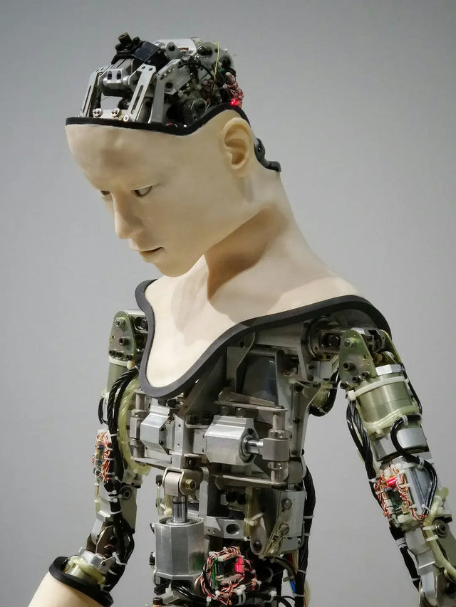 Humanoid robot illustrating emotional intelligence in modern leadership style.