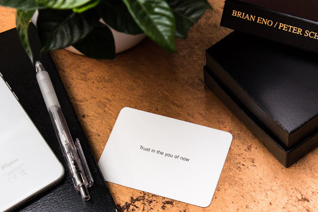 White rectangular card with rounded corners illustrating growth mindset concepts for success